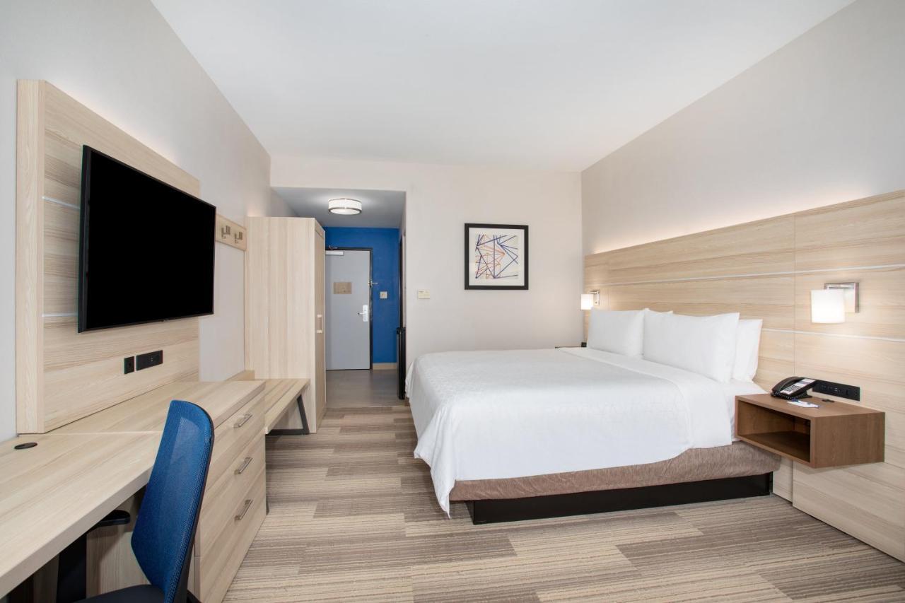 Holiday Inn Express & Suites Phoenix Glendale Dist By Ihg Exterior photo