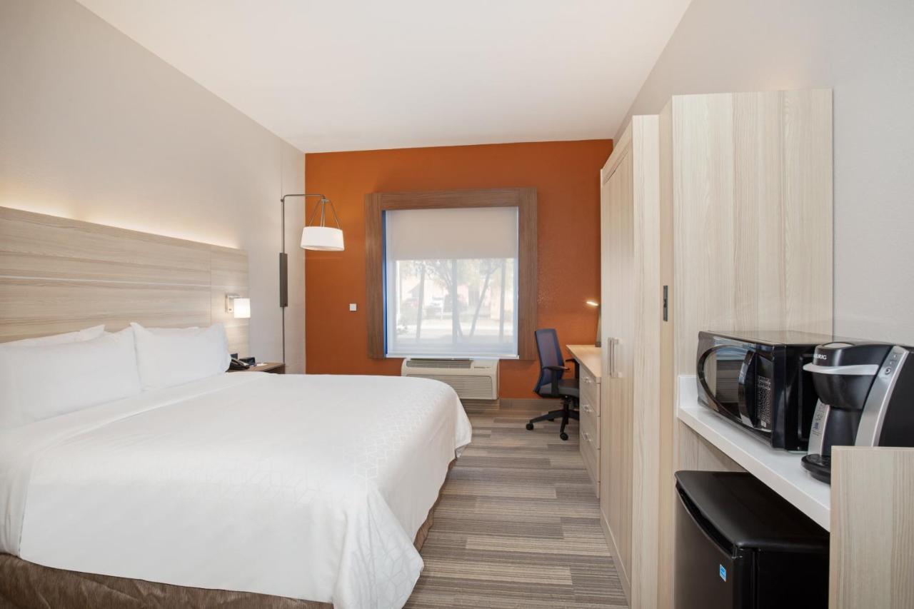 Holiday Inn Express & Suites Phoenix Glendale Dist By Ihg Exterior photo
