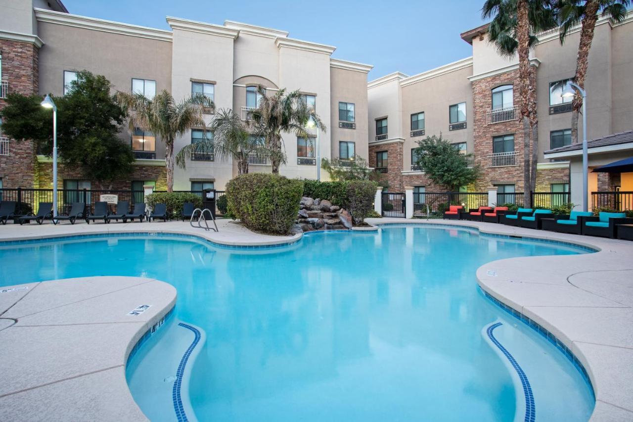 Holiday Inn Express & Suites Phoenix Glendale Dist By Ihg Exterior photo