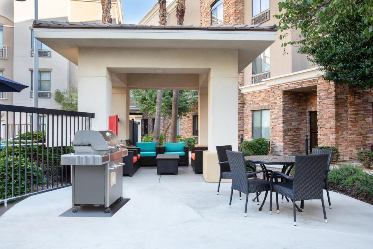 Holiday Inn Express & Suites Phoenix Glendale Dist By Ihg Exterior photo