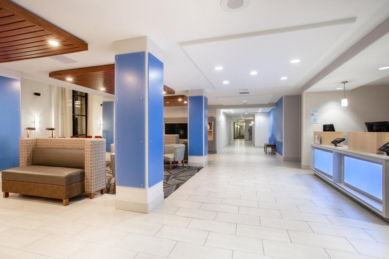 Holiday Inn Express & Suites Phoenix Glendale Dist By Ihg Exterior photo