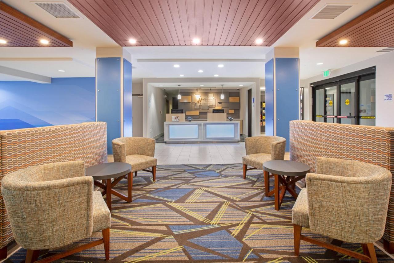Holiday Inn Express & Suites Phoenix Glendale Dist By Ihg Exterior photo