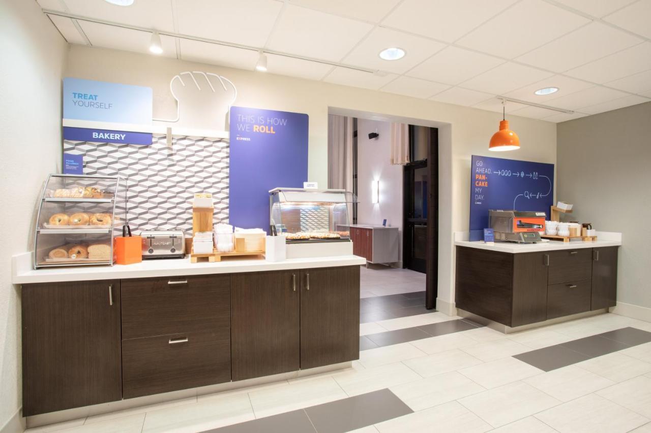 Holiday Inn Express & Suites Phoenix Glendale Dist By Ihg Exterior photo
