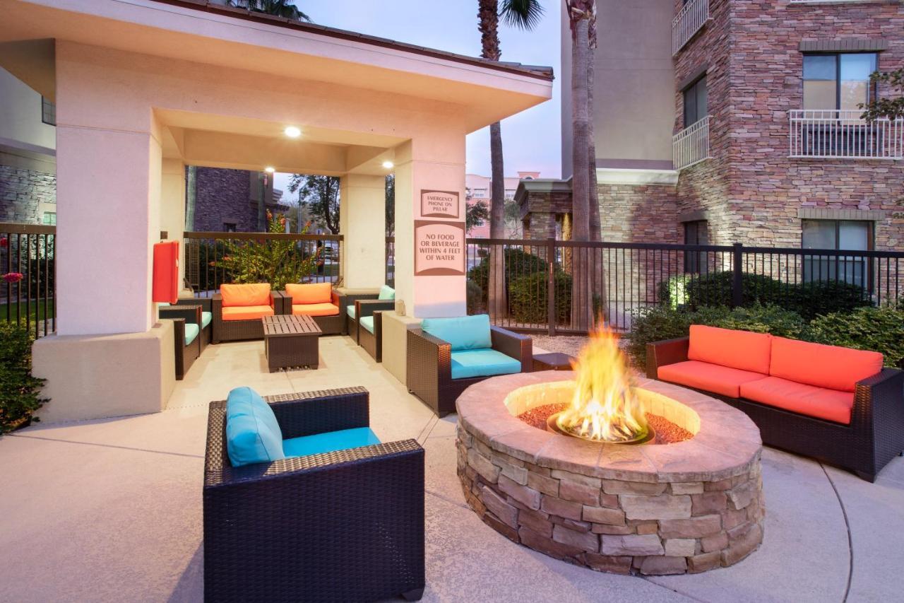 Holiday Inn Express & Suites Phoenix Glendale Dist By Ihg Exterior photo