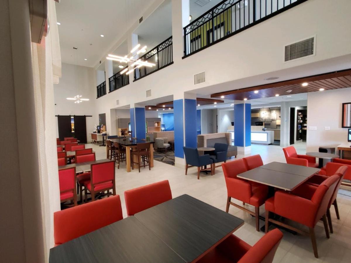 Holiday Inn Express & Suites Phoenix Glendale Dist By Ihg Exterior photo