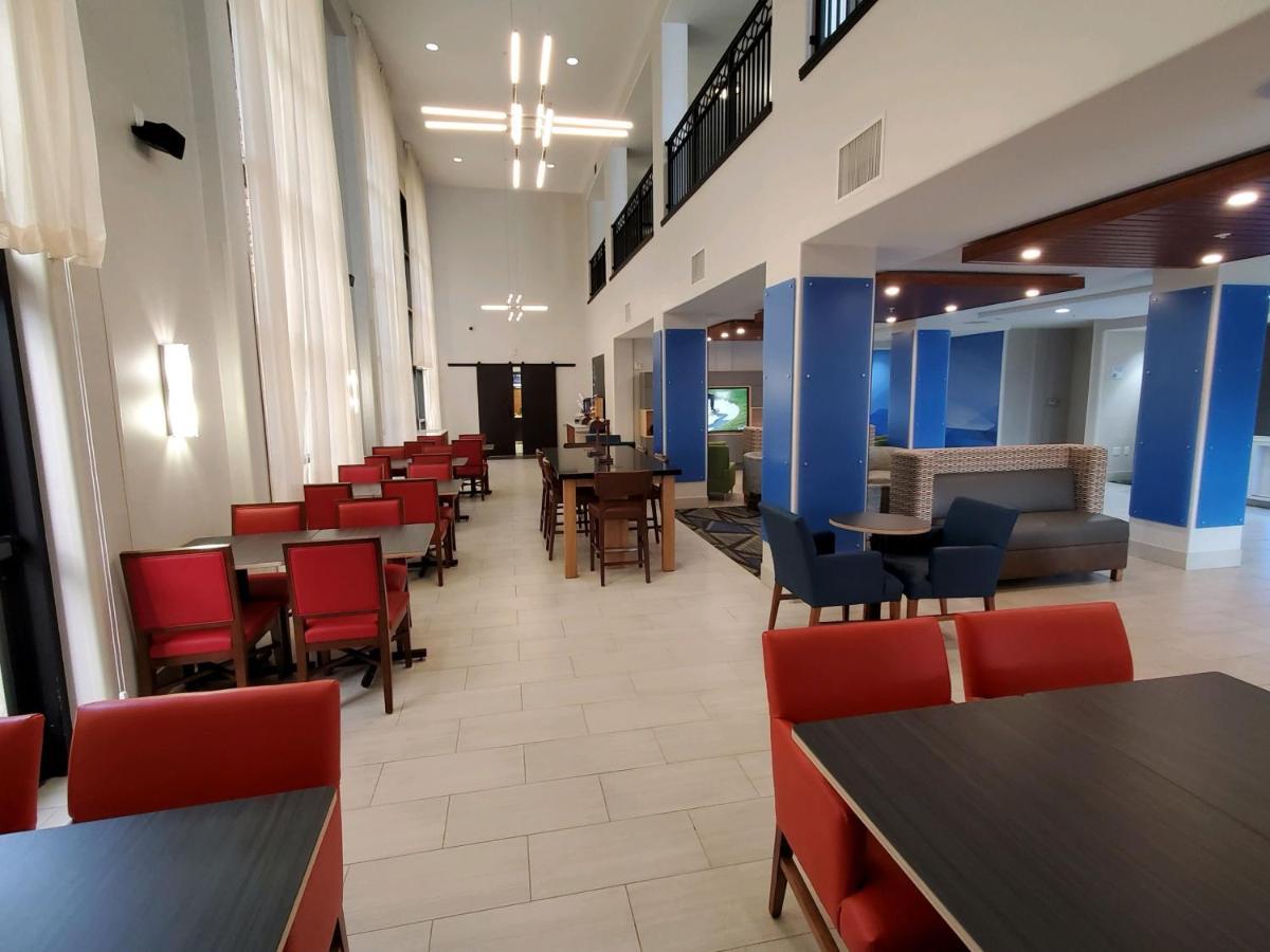 Holiday Inn Express & Suites Phoenix Glendale Dist By Ihg Exterior photo